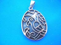 Engraved art bird picture pendant