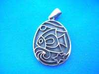 Engraved art fish picture pendant 