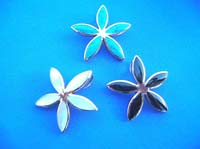 Daisy flower gemstone bronze pendant
